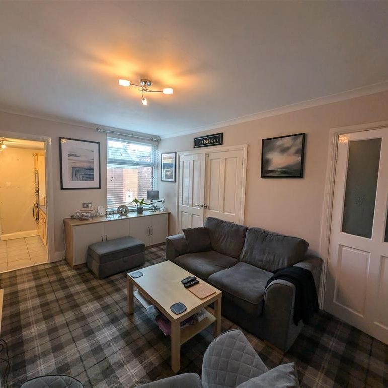 3 bedroom flat to rent - Photo 1