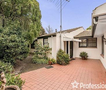 4 Amaroo Court, Burwood East VIC 3151 - Photo 3