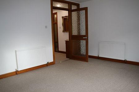 BEAUTIFULLY PRESENTED 2 BED FLAT – CASTLE VIEW, KING STREET, BROUGHTY FERRY - Photo 3