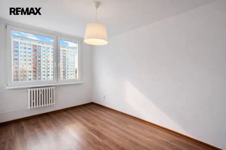 Dlouhodobý pronájem moderního 3+1 s balkónem, Frýdlantská , Praha 8 - Photo 2