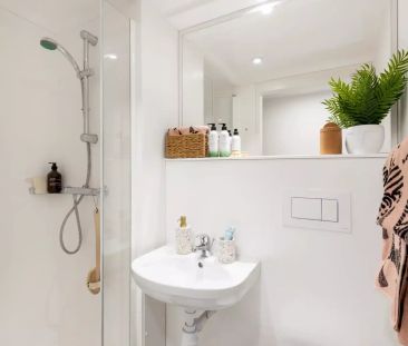 7 Bed Premium Ensuite - Photo 6