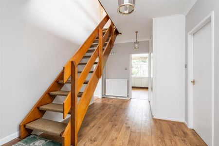 6 bedroom detached house to rent - Photo 4