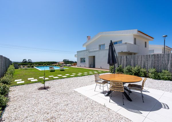 MORADIA T4 PRÓXIMO AO MAGOITO - SINTRA - SÃO JOÃO LAMPAS - CONDOMÍNIO FECHADO E VISTA MAR
