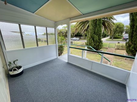 LOVELY CHARACTER HOME - Photo 4