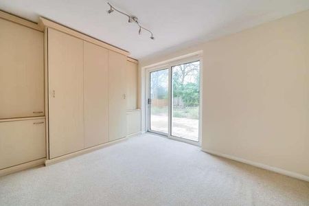 Lightwater, Surrey, GU18 - Photo 2