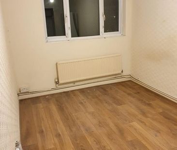 4 Bed Maisonette, Wilding House, E9 - Photo 1