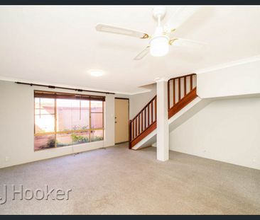 Spacious Townhouse - Photo 1