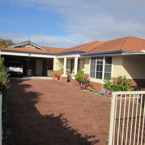 Queens Park - Photo 1