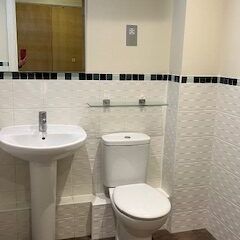 Central Cambridge Modern Apartment with Private Balcony and Secure Underground Parking, Overlooking a Communal Garden South Facing - Photo 1