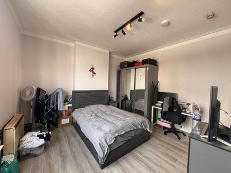 Studio Flat, High Street, W3 - Photo 2