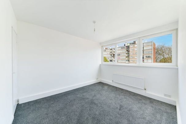 3 Bed Flat, Southwater Close, E14 - Photo 1