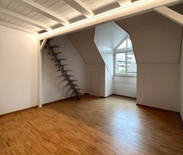 Grosszügige und charmante Dachwohnung mit 5 m Raumhöhe! - Photo 3