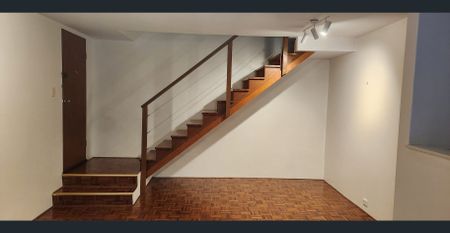 Two bedroom renovated townhouse - Photo 5