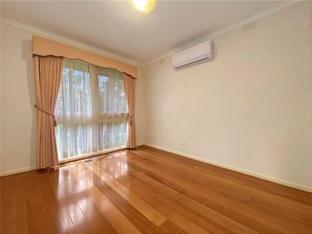 7 Randall Ct, Mount Waverley VIC 3149 - House For Rent | Domain - Photo 2
