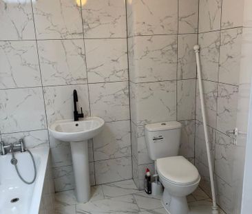 4 bedroom terraced house to rent - Photo 6