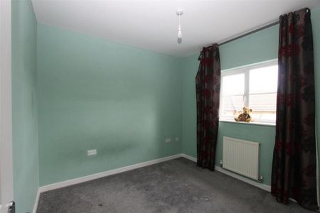 4 bedroom detached house to rent - Photo 3