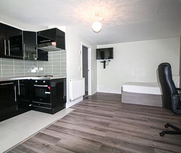 Apt 2, 16 St John’s Terrace - Photo 4