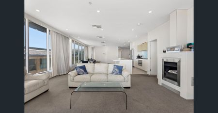 Glenelg Pentouse With Stunning Views - Photo 2