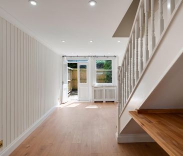 1 Bed Flat - Photo 2