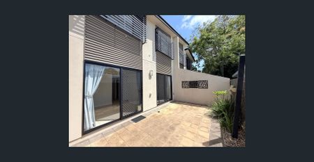 Charming 2-Bedroom Townhouse Just Steps from the Beach! - Photo 3