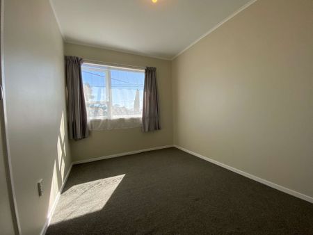 Charming Family Home in Te Atatu Peninsula - Photo 5