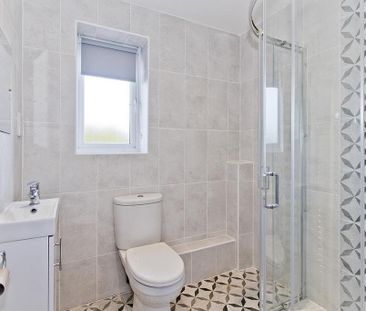 2 bedroom end of terrace house to rent - Photo 2