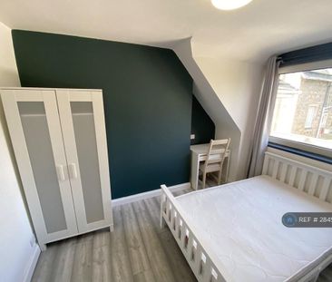 4 bedroom semi-detached house to rent - Photo 1