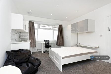 1 bedroom in a house share to rent - Photo 4