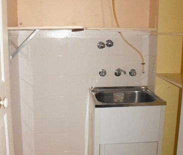 Neat & Tidy 2 Bedroom Unit - Photo 2