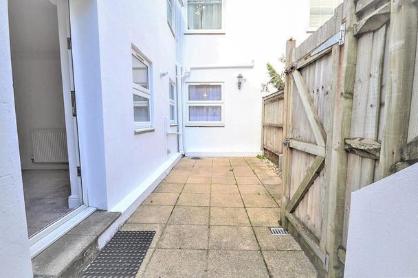 Silverdale Road, Eastbourne, BN20 7AD - Photo 1