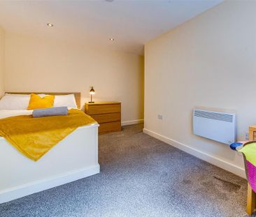 4 bedroom flat to rent - Photo 3