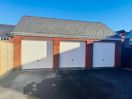 4 bedroom detached house to rent - Photo 4