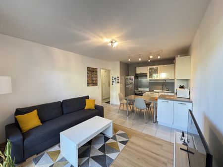 LOCATION - T2 MEUBLÉ 38,75m² (GARAGE + TERRASSE) - CORBAS Corbas (69960) Le bien en vidéo - Photo 5