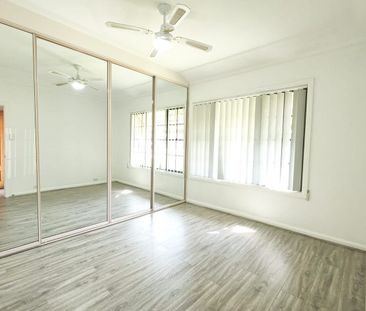 Spacious 4 Bedroom Home with Pool - Photo 6