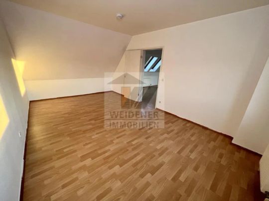 2-Raum-Dachgeschosswohnung mit tollem Fernblick! - Photo 1