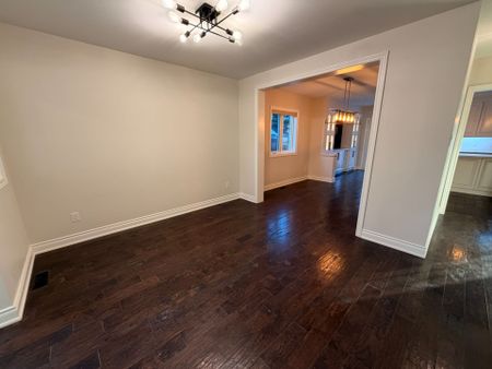 For Lease - 2129 Glenfield Road Unit# Main, Oakville, Ontario - Photo 3