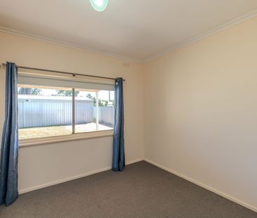 Character Filled 4 Bedroom Home - Photo 4