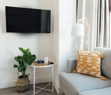 2 Bed Flat, Empress Avenue, IG1 - Photo 2