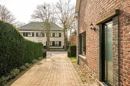 Lichtrijke woning op goede locatie - Photo 2
