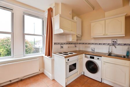 1 bedroom Flat To Let - Photo 3