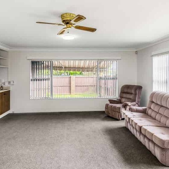 Spacious standalone home in a prime Papatoetoe location! - Photo 1