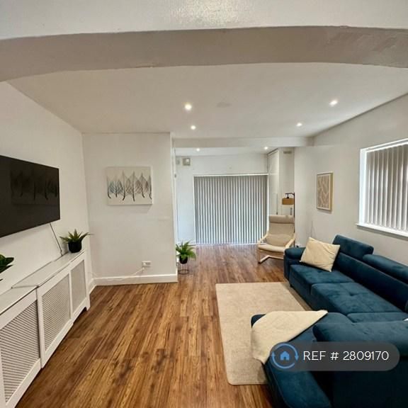 3 bedroom end of terrace house to rent - Photo 1