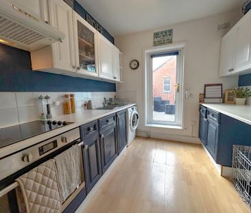 4 bedroom apartment to rent - Photo 3