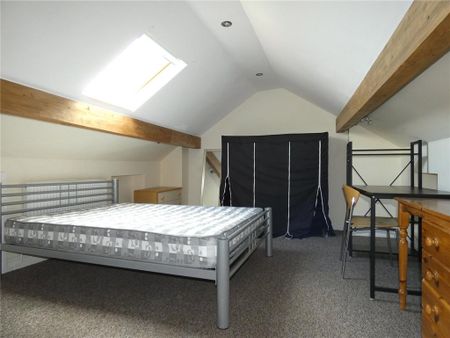 4 bedroom terraced house to rent - Photo 3