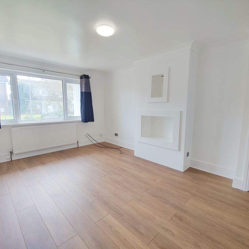 Round Moor Walk, BIRMINGHAM, B35 - Photo 1