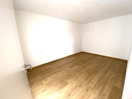 Erstbezug: 2-Zi.-Wohnung im 2. OG mit hochwertiger EBK, Balkon, Tageslichtbad und Pkw-Stellplatz - Foto 3