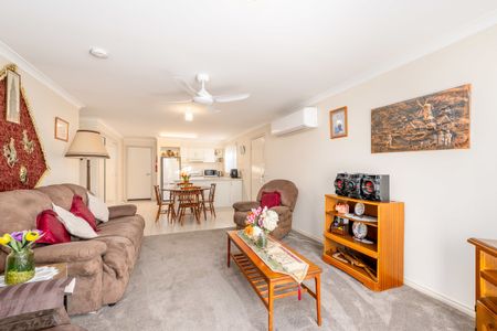 2 BEDROOM TOWNHOUSE! - Photo 2