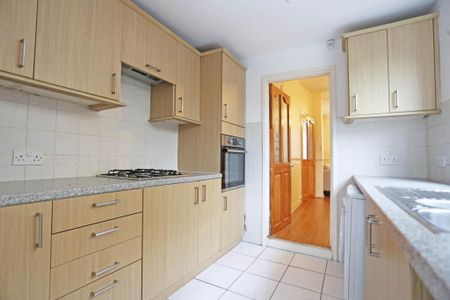 3 bedroom terraced house to rent - Photo 4