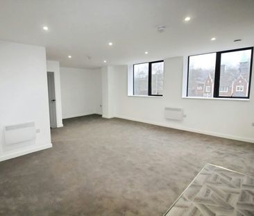Flat to rent on - Photo 1