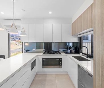 Like Brand New - Fully Renovated - Photo 4